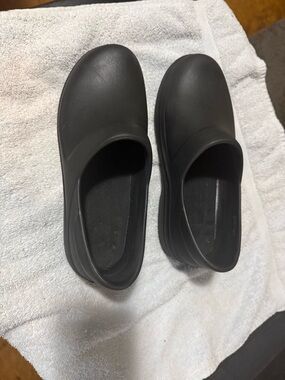 Black Slip-On slip resistant Shoes